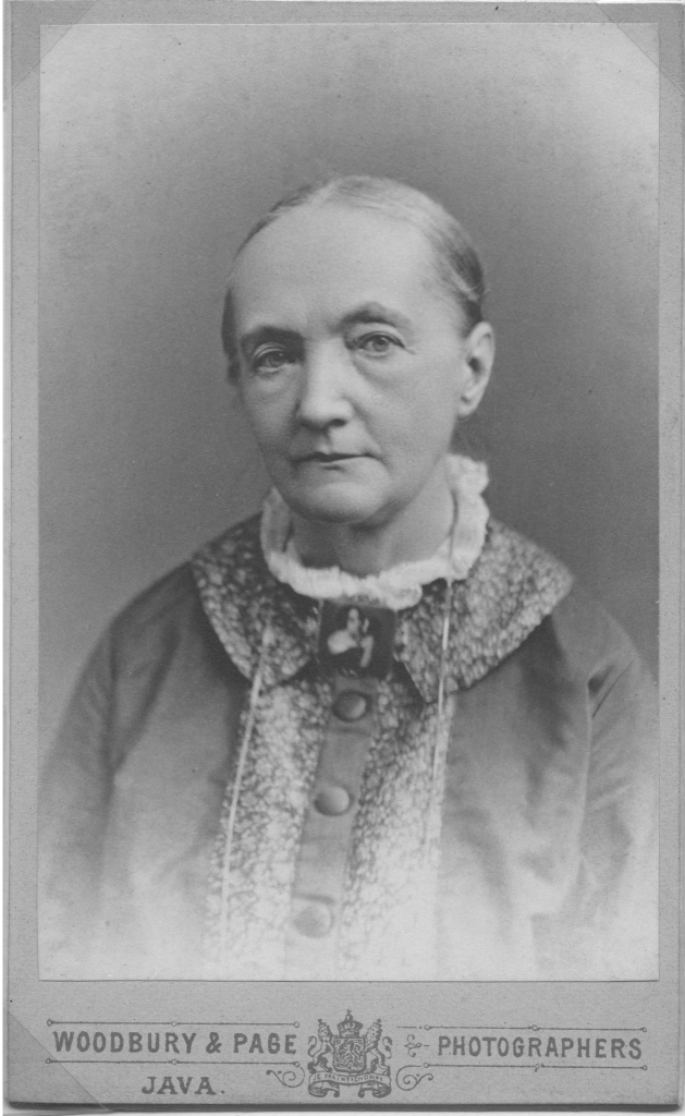 11) Woodbury & Page Photographers Java, carte de visite, fotografie, ongetiteld, ongedateerd, met de hand bijgeschreven ‘Bartha H.P. van Dolder (1.6 [= hoofdstuknummer in familie-album familie Barth])’, omstreeks 1880, © collectie familie Barth.